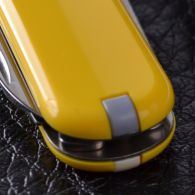 Нож складной, мультитул Victorinox Classic SD (58мм, 7 функций), желтый 0.6223.8